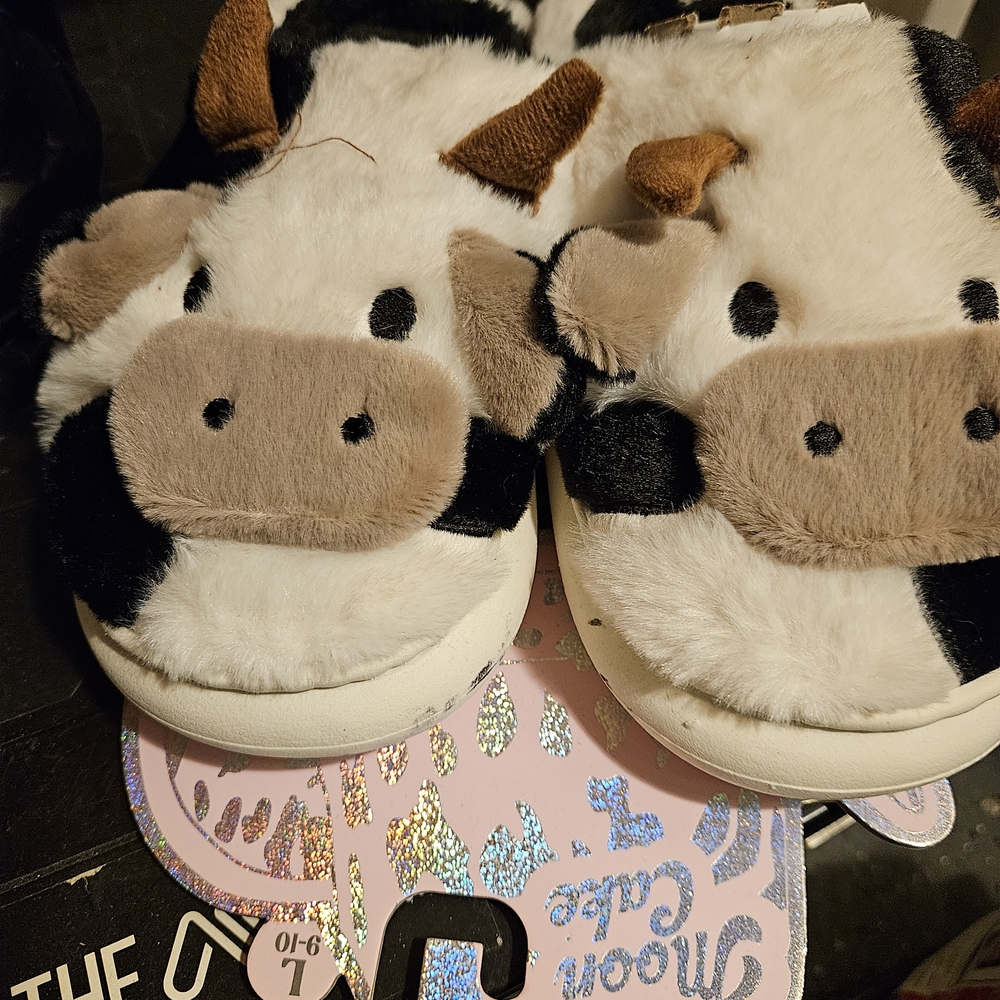 Charming Cow Print Women's Slippers